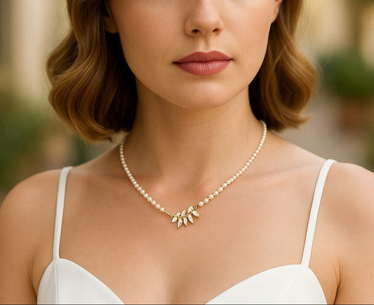 Shiny Leaf Pearl Necklace