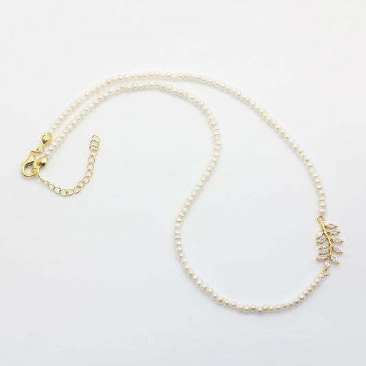 Shiny Leaf Pearl Necklace